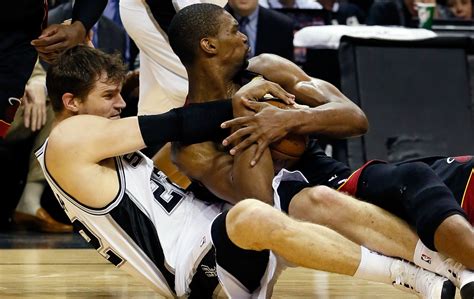 Splitter Luta Os Spurs E Pode Ser O Primeiro Brasileiro Campe O Da