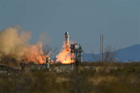 Jeff Bezos S Blue Origin Rocket Crashes Soon After Launch