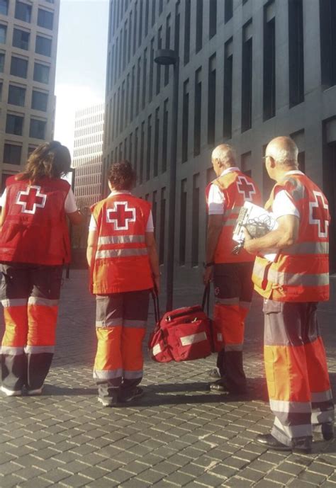 Voluntaris De La Creu Roja Cerdanyola Ripollet Van Donar Suport A Les