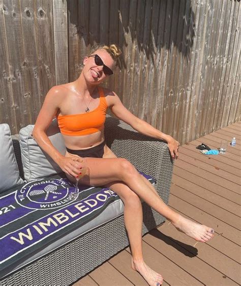 7 Hot Sexy Harriet Dart Bikini Pics