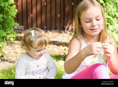 Six Filles Banque De Photographies Et Dimages à Haute Résolution Alamy