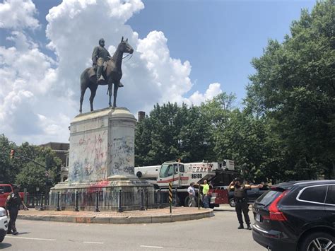 Watch After More Than 100 Years On Monument Ave The Stonewall Jackson Statue Has Been Removed