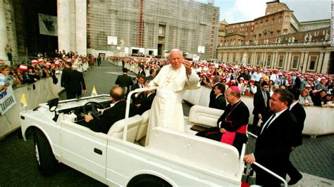 Pope Francis Ditches Bulletproof Popemobile Cnn