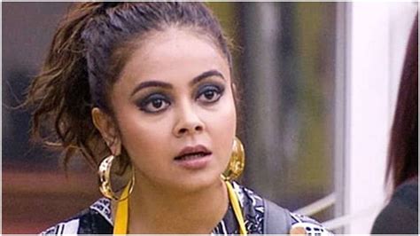 Bigg Boss 13 Weekend Ka Vaar With Salman Khan Devoleena Leaves Paras