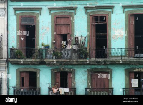 Traditional Cuban colonial building, Havana, Cuba Stock Photo - Alamy