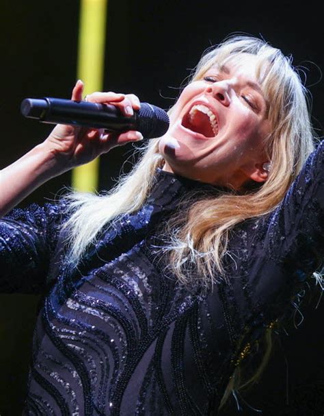 Véronic DiCaire la chanteuse aux 100 voix au Zénith