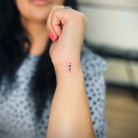 Ý nghĩa tattoo 3 dots và cách kết hợp độc đáo