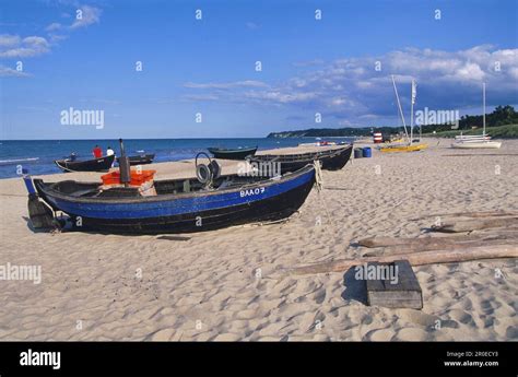 Fischerboote Am Strand Von Baabe Ruegen Mecklenburg Vorpommern