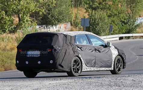 Spyshots Hyundai I Wagon Begins Testing Autoevolution