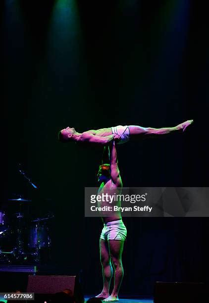 105 Absinthe Las Vegas Cast Stock Photos, High-Res Pictures, and Images - Getty Images