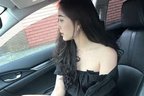 Nữ tiếp viên hàng không vừa được hot boy bóng rổ cầu hôn