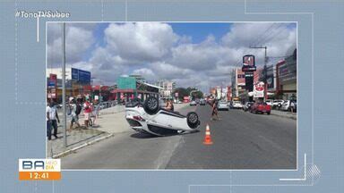 Bahia Meio Dia Feira De Santana Carro Invade Sinal Vermelho Bate