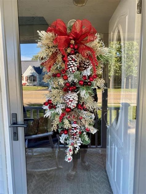 Teardrop Christmas Wreath W Battery Operated Lights