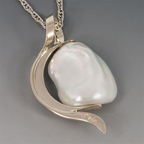 Pendant White Freshwater Baroque Pearl 14kw