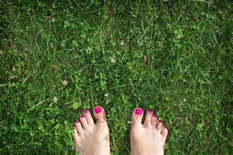 Premium Photo Bare Female Feet On The Green Grass