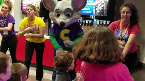 Chuck E Cheese Dancing Fun Youtube