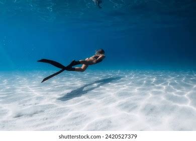 Naked Woman Free Diver Glides Over Stockfoto 1492617470 Shutterstock