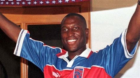 Trabzonspor un eski futbolcusu Kevin Campbell hayatını kaybetti