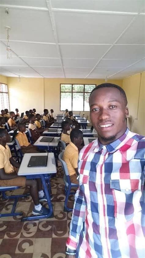 Ghanaian Blackboard Ict Teacher Gets Several Computers Microsoft