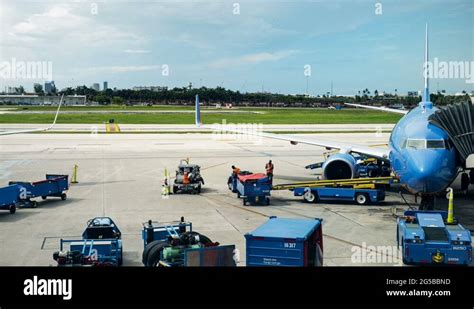 Fort Lauderdale Airport Runway Stock Videos And Footage Hd And 4k Video