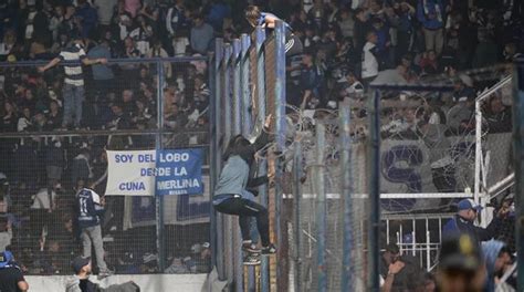 Un Muerto En Duelo Suspendido Por Incidentes Entre Gimnasia Y Boca Por