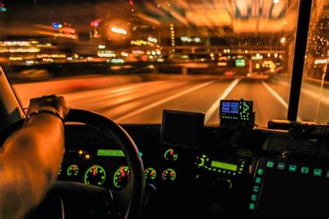 9 Tips For Driving Semi Truck At Night Extra Mile Tx International