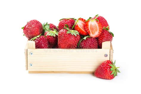 Fresas En Caja De Madera Imagen De Archivo Imagen De Delicioso