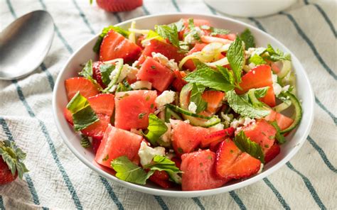 Erdbeer Melonen Salat Mit Feta Dein Neuer Sommerfavorit Leckerschmecker