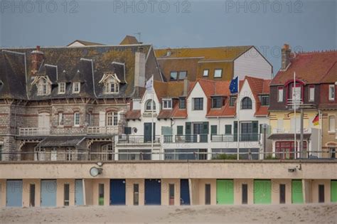 Le Touquet Paris Plage Cabines De Bains Et Immeubles Du Front De Mer