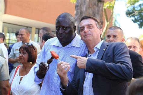 Contra Den Ncia Bolsonaro Empresta Seu Sobrenome Para Candidato Negro