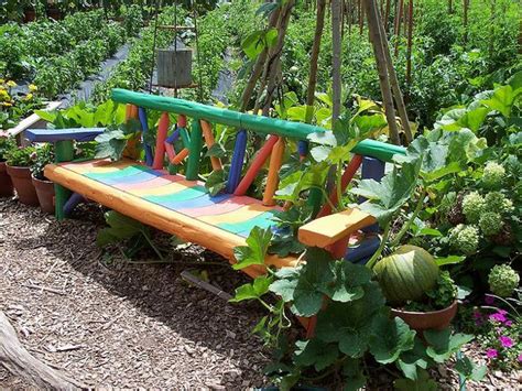 Unique Wooden Bench Decorating Ideas To Personalize Yard Landscaping