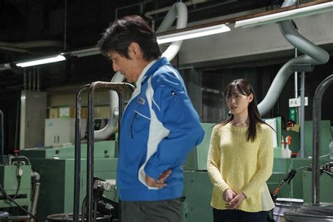 連続テレビ小説「舞いあがれ！」第66話。iwakuraにて。浩太（高橋克典・左）と話しをする舞（福原遥）（c）nhk ― スポニチ