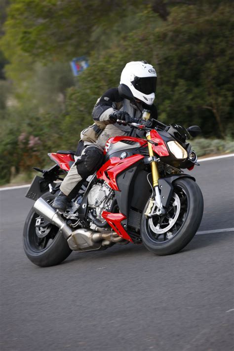 First ride: BMW S1000R review | Visordown