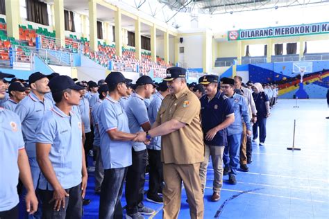 472 Orang Satlinmas PAM TPS Pemilu 2024 Kota Solok Diserahterimakan