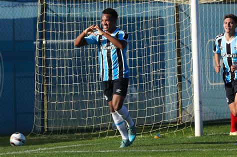 Grêmio goleia Sapucaiense e termina invicto a 1ª fase do Gaúcho Sub 20