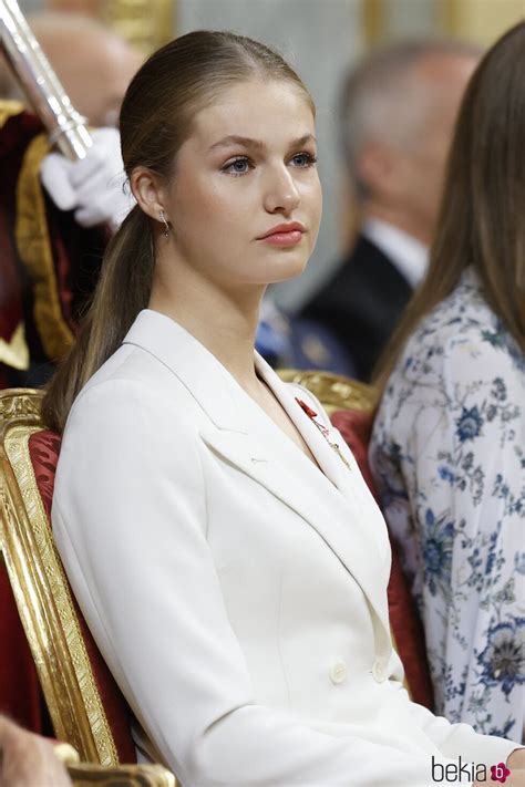 La Princesa Leonor Con Gesto Serio En La Jura De La Constituci N Jura