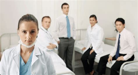 Doctors Share 5 Pieces of Life Advice to Aspiring Doctors