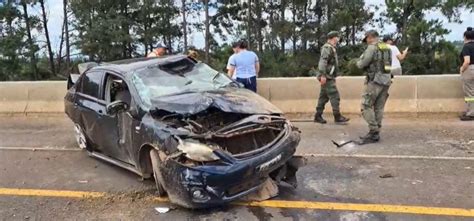 Automovilista resultó herido tras despistar y chocar contra el muro