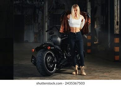 Nude Woman Model Acting Nude Color Foto Stok Shutterstock