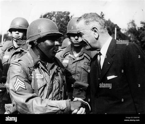 President Lyndon B Johnson Meets With Troops Stock Photo Alamy