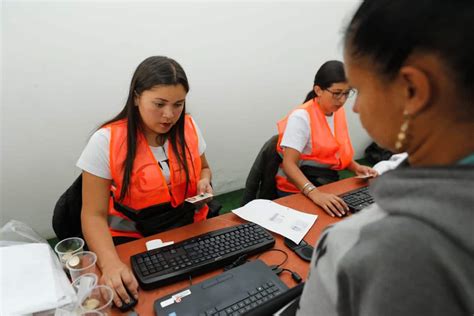 En C Rdoba Cambi El Operador De Pago De Familias En Acci N