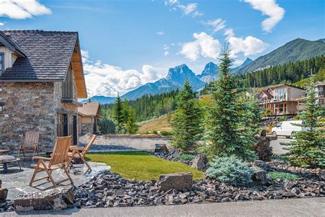 Front Yard With Flagstone Patio Rundle Stone Tailings Contemporary