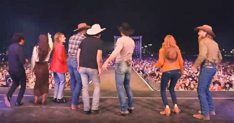 WATCH: Tim McGraw Joined by Faith Hill and Fellow '1883' Cast On Stage ...