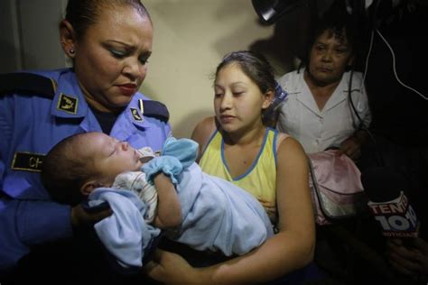 Policía Recupera Al Bebé Que Había Sido Robado A Su Madre