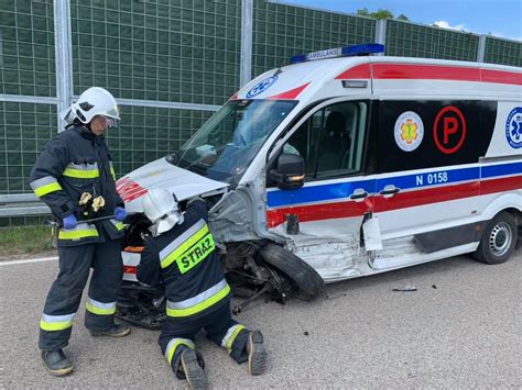 Jechali Na Sygnale Z Pacjentem Nowa Karetka Skasowana FOTO