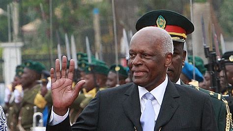 Ex presidente José Eduardo dos Santos regressa a Angola dois anos