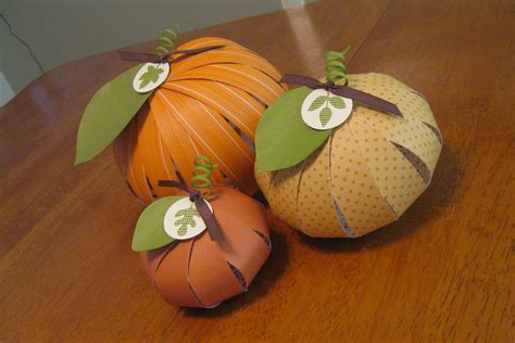 Random Craft: Halloween Week: Paper Pumpkins