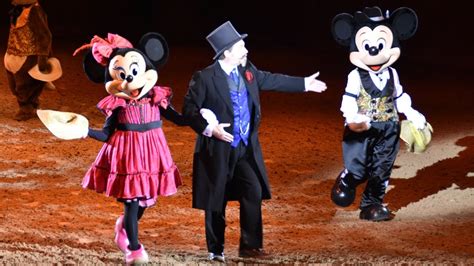 Buffalo Bills Wild West Show With Mickey And Friends Highlights Disneyland Paris Resort 2016