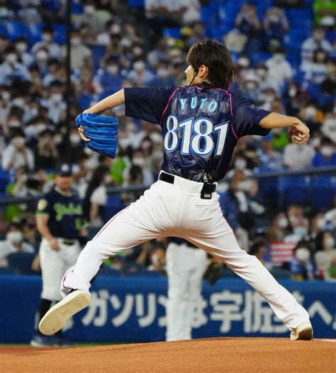 ＜d・ヤ2＞始球式を務める高橋優斗（撮影・島崎忠彦） ― スポニチ Sponichi Annex 野球