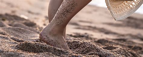 Conheça cinco perigos escondidos na areia da praia e se cuide neste